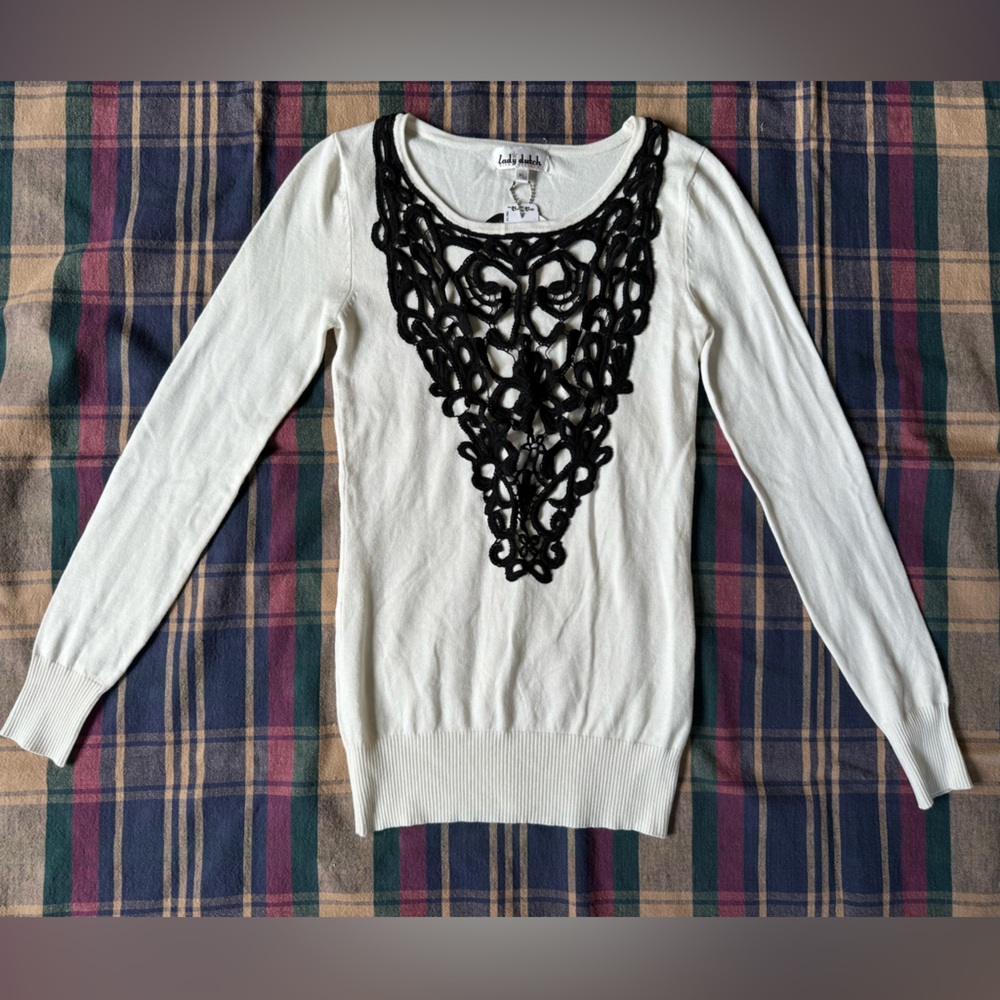 Lady Dutch High Society White Lace/Appliqué Longsleeve Top